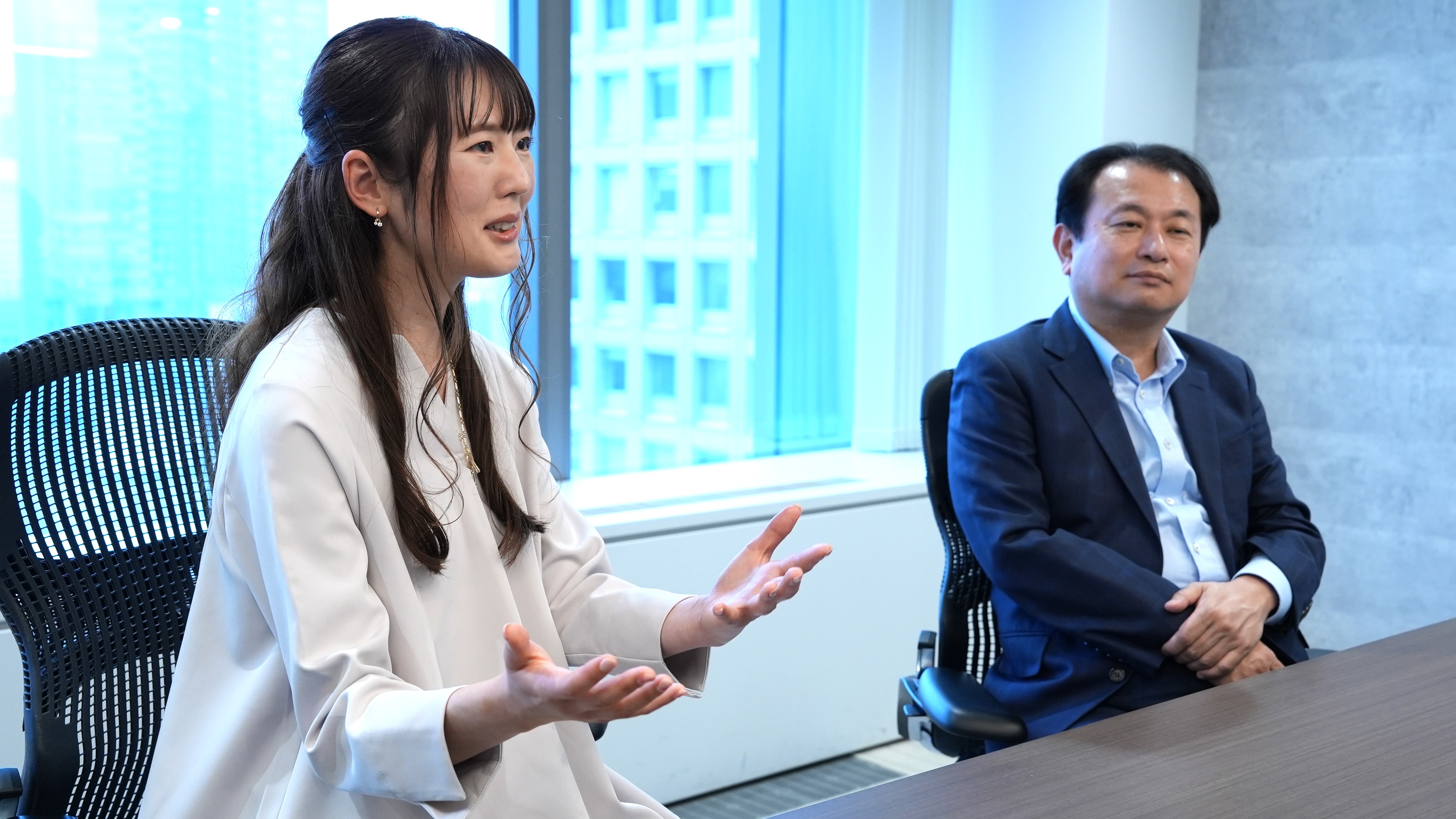 JFEエンジニアリング株式会社 法務部長・ニューヨーク州弁護士 石塚 正樹 様（右）／同 法務部・弁護士 吹屋 響子 様（左）